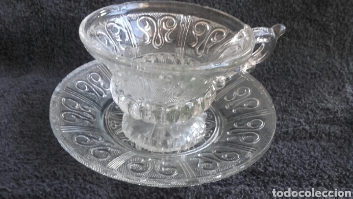 Antig&uuml;edades: Antiqu&iacute;sima taza/salsera de cristal prensado
