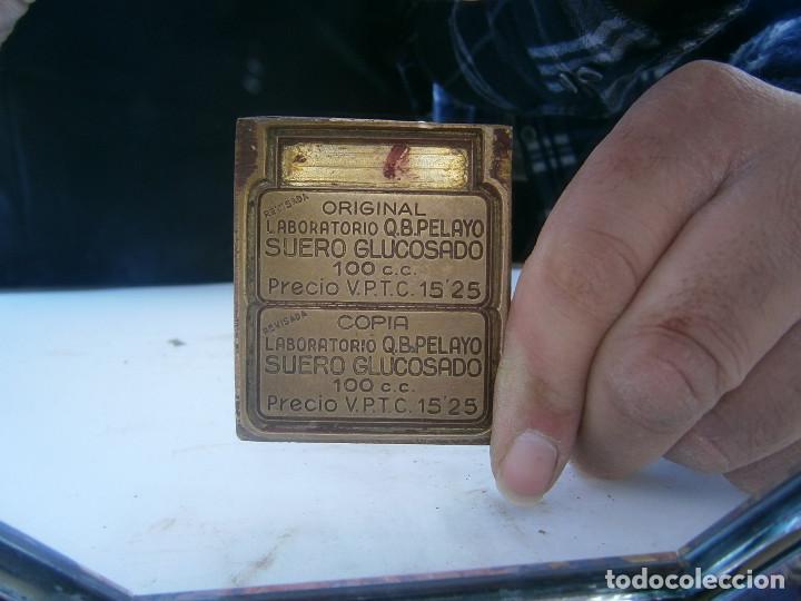 Antig&uuml;edades: precioso molde de metal de imprenta a&ntilde;os 30 40 suero