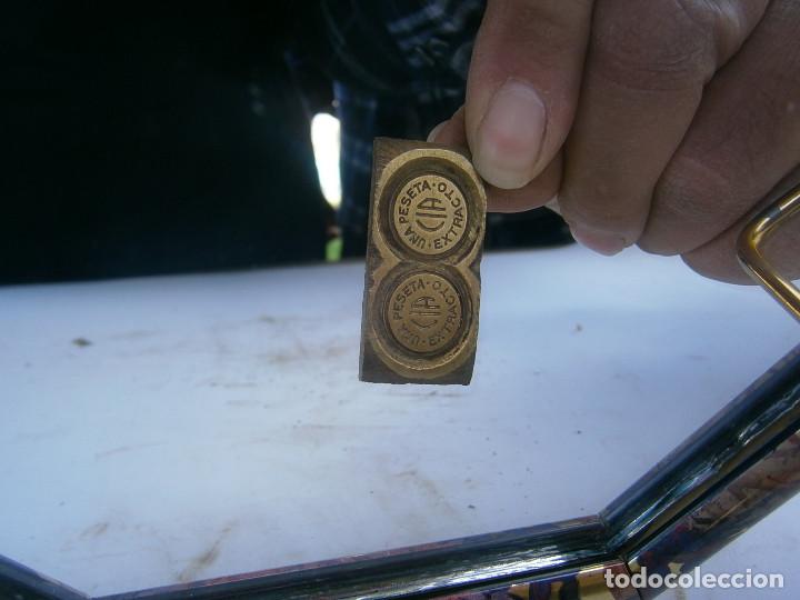 Antig&uuml;edades: precioso molde de metal de imprenta a&ntilde;os 30 40 ,peseta