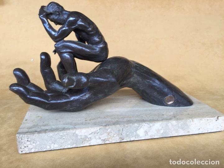 Escultura La Mano De Dios Lorenzo Quinn