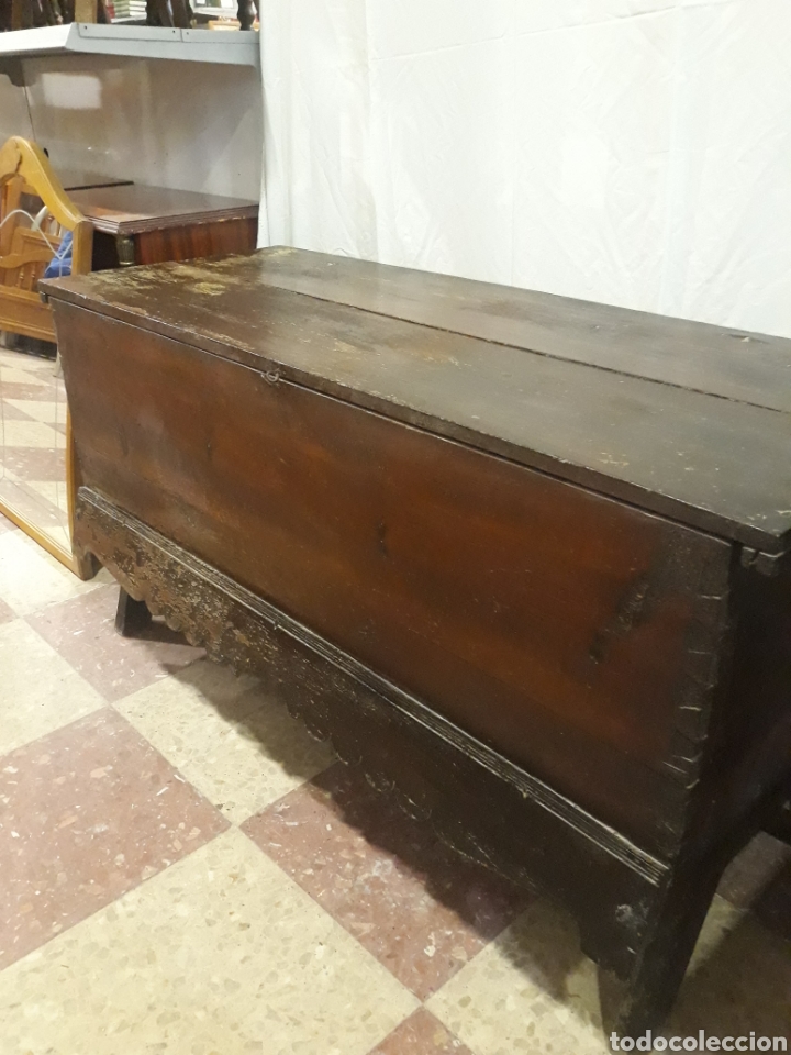Antig&uuml;edades: Antiguo mueble arc&oacute;n de madera - Foto 3