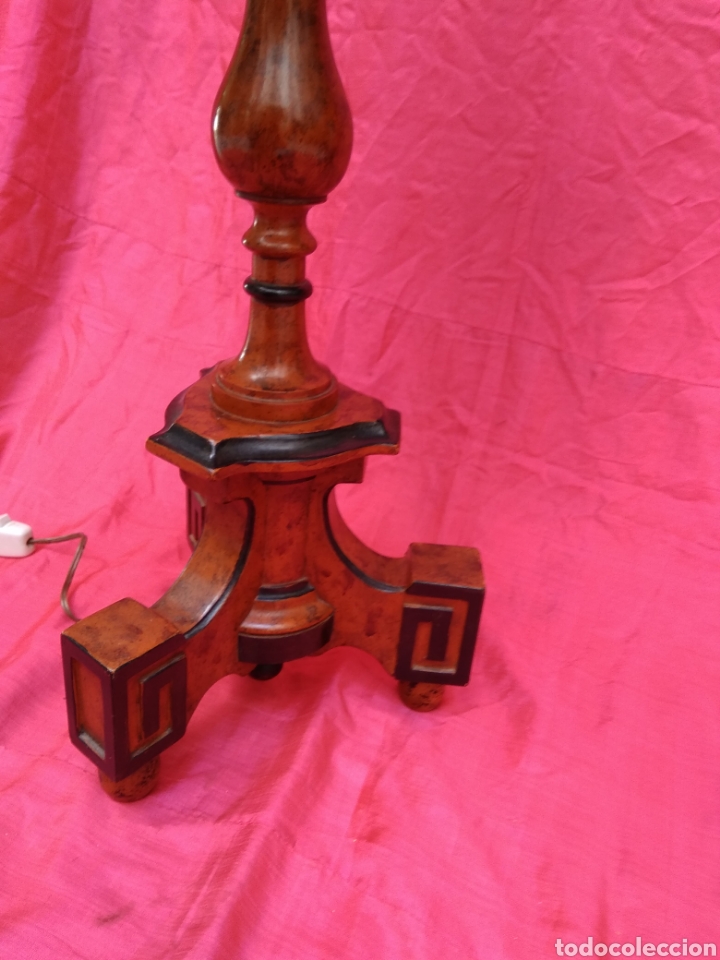 Antig&uuml;edades: L&aacute;mpara con pie de madera pintada - Foto 6