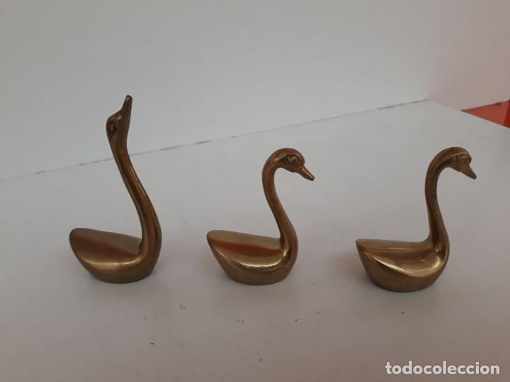 Antig&uuml;edades: 3 CISNES DE BRONCE - Foto 1
