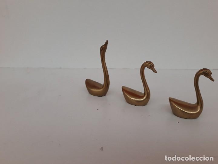 Antig&uuml;edades: 3 CISNES DE BRONCE - Foto 2