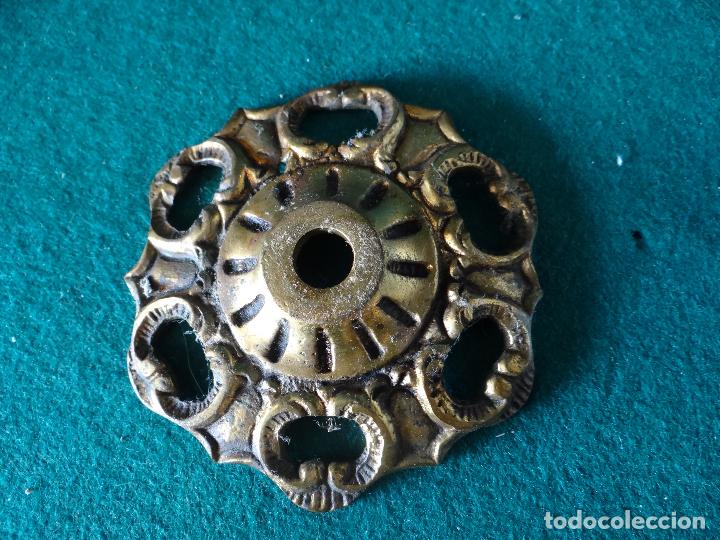 Antig&uuml;edades: ROSETA FLORON DE BRONCE DORADO PARA LAMPARA * - Foto 2