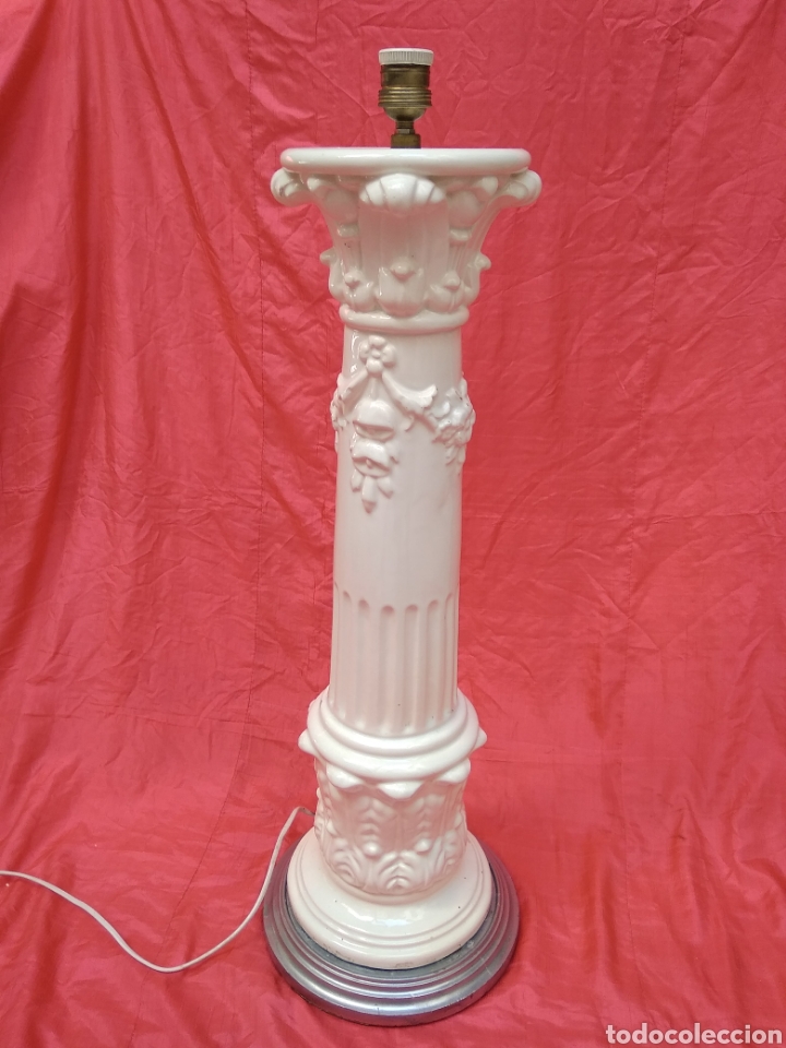 Antig&uuml;edades: Pie de l&aacute;mpara Manises con base de madera plateada - Foto 1