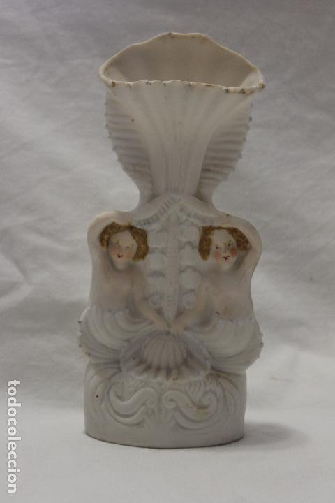 Antig&uuml;edades: ANTIGUO BISCUIT, FLORERO CON DOS NI&Ntilde;AS, - Foto 1