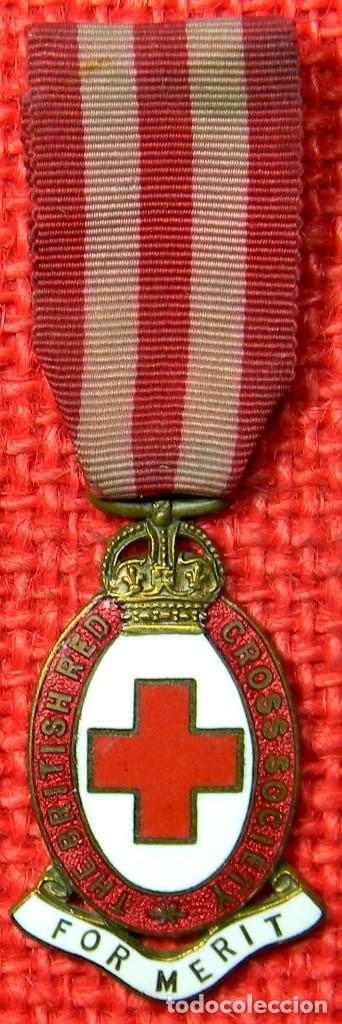 Antig&uuml;edades: Original Medalla esmaltada - Red Cross - For merit - 1911 a 1968, incluso guerra mundial.