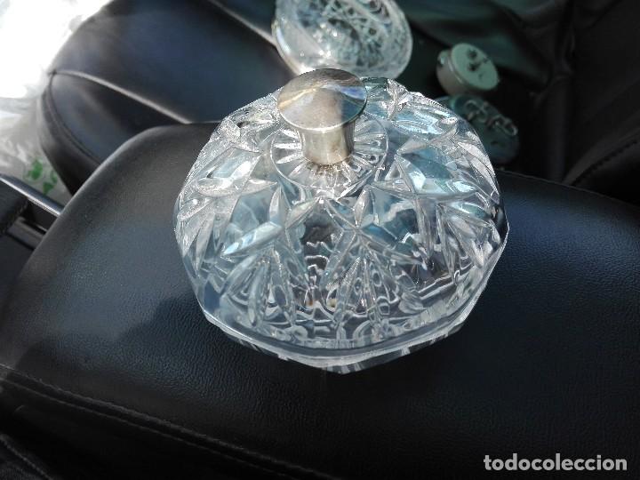 Antig&uuml;edades: Bombonera de cristal y plata - Foto 2
