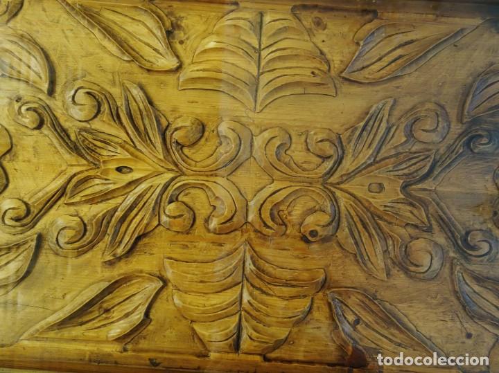Antig&uuml;edades: MESA DE CENTRO SALON DE MADERA TALLADA - Foto 3