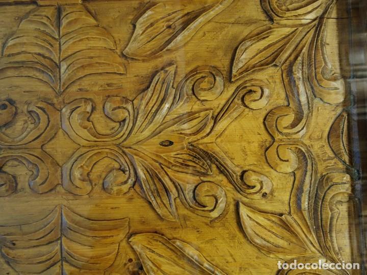 Antig&uuml;edades: MESA DE CENTRO SALON DE MADERA TALLADA - Foto 5