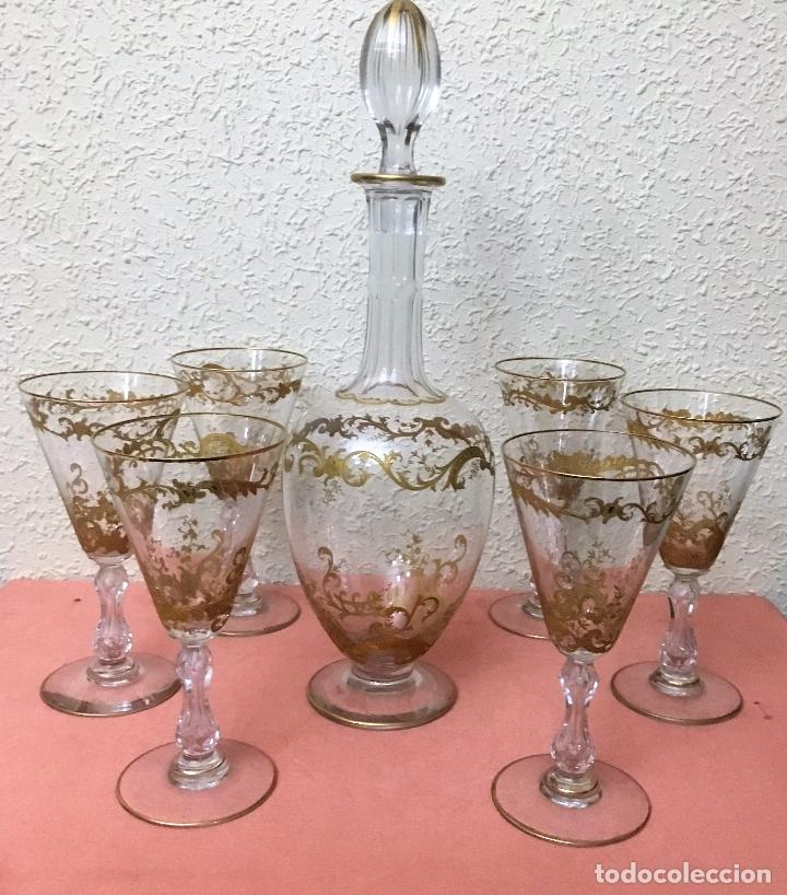 Antig&uuml;edades: Botella y seis copas de cristal seguramente de Moser - Foto 2