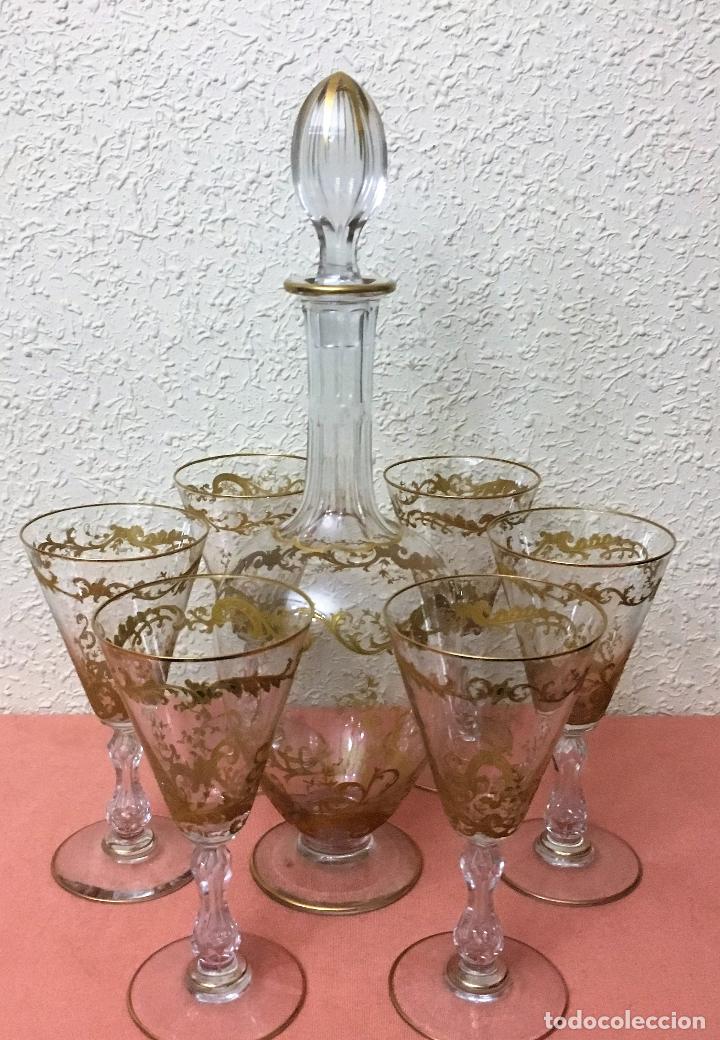Antig&uuml;edades: Botella y seis copas de cristal seguramente de Moser - Foto 4