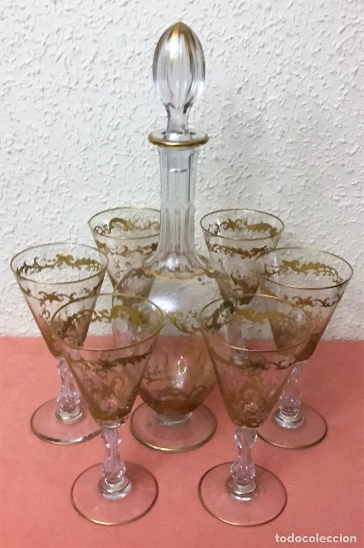 Antig&uuml;edades: Botella y seis copas de cristal seguramente de Moser - Foto 6