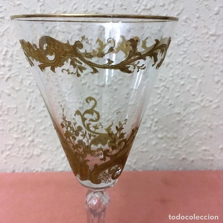 Antig&uuml;edades: Botella y seis copas de cristal seguramente de Moser - Foto 24