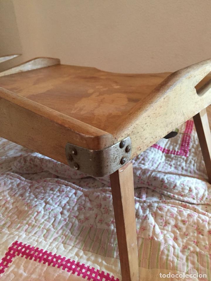 Antig&uuml;edades: BANDEJA DE MADERA PARA CAMA - Foto 2