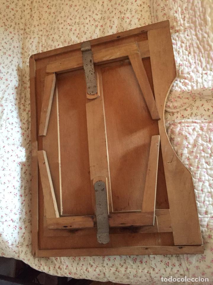 Antig&uuml;edades: BANDEJA DE MADERA PARA CAMA - Foto 4
