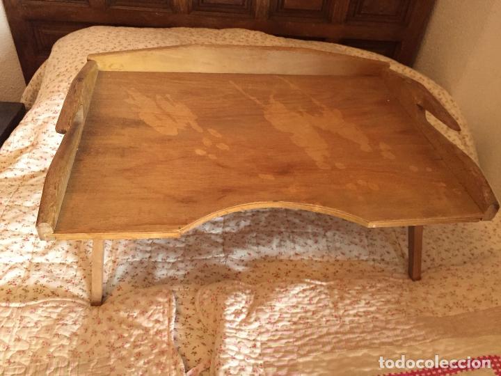 Antig&uuml;edades: BANDEJA DE MADERA PARA CAMA - Foto 6