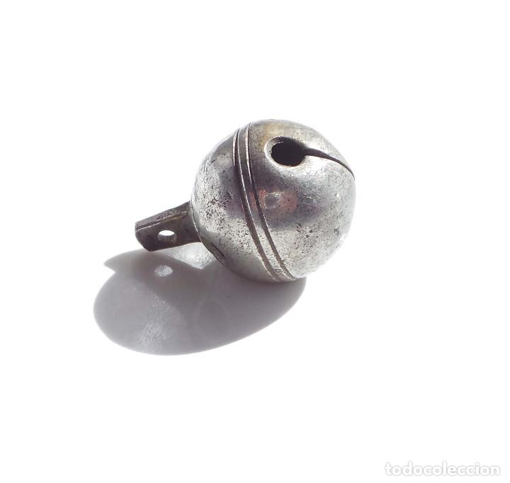 Antig&uuml;edades: ANTIGUO CASCABEL DE BRONCE. 4,3 CM DE ALTO - Foto 2