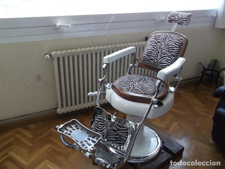 Antig&uuml;edades: Sill&oacute;n barbero antiguo - Foto 2