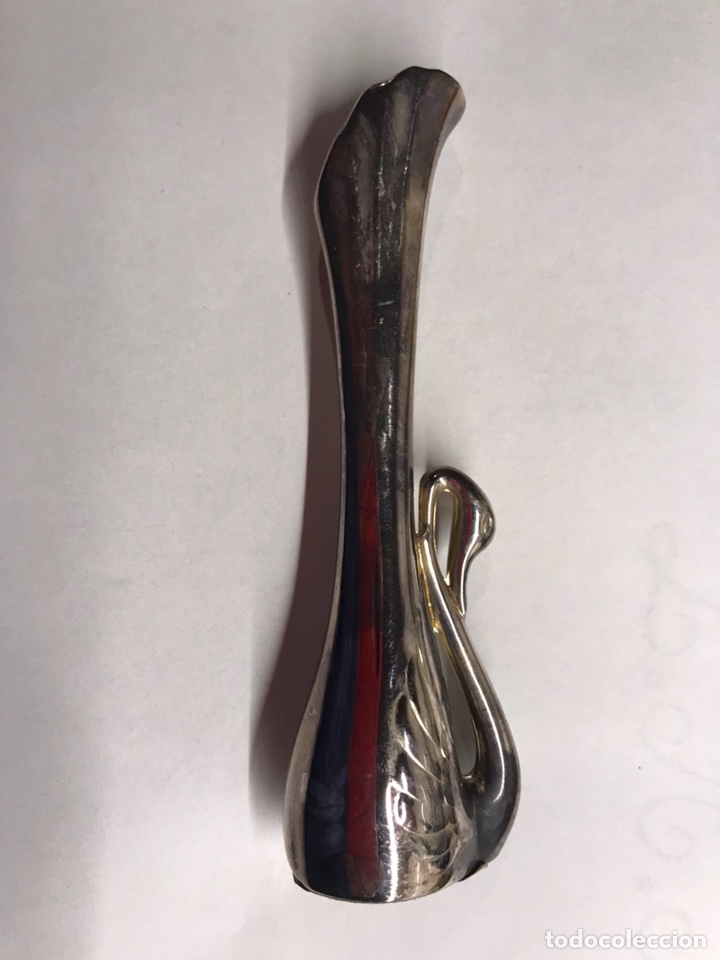 Antiques: VIOLETERO EN METAL, con Cisne. (h.1980?)