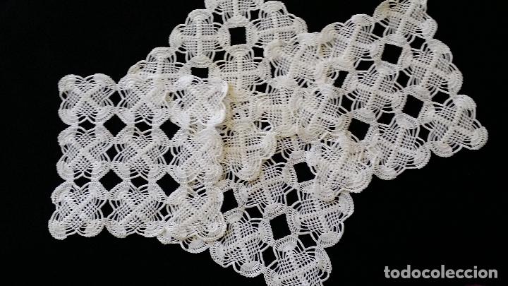 Antig&uuml;edades: Lote de 4 tapetes en crochet - Foto 2