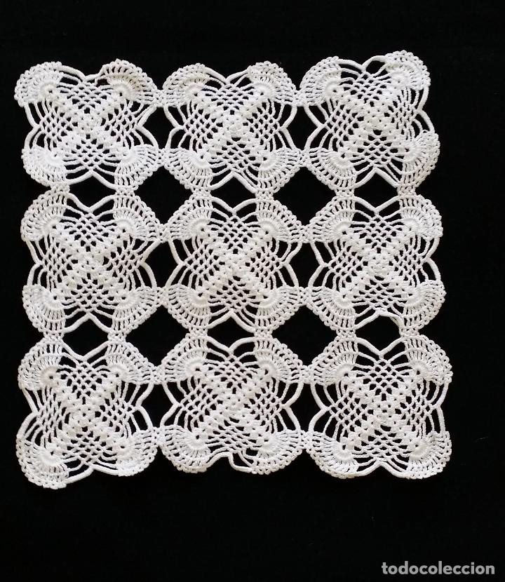 Antig&uuml;edades: Lote de 4 tapetes en crochet - Foto 3
