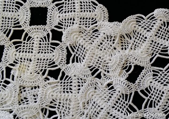 Antig&uuml;edades: Lote de 4 tapetes en crochet - Foto 4