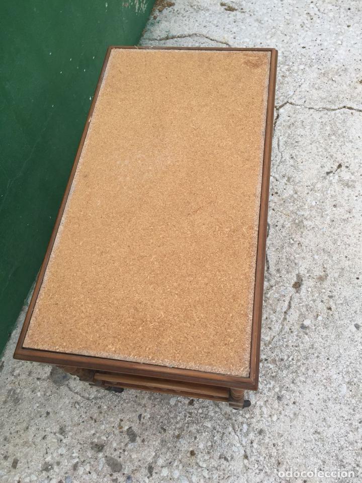 Antig&uuml;edades: MESA TELEVISION MADERA - Foto 4