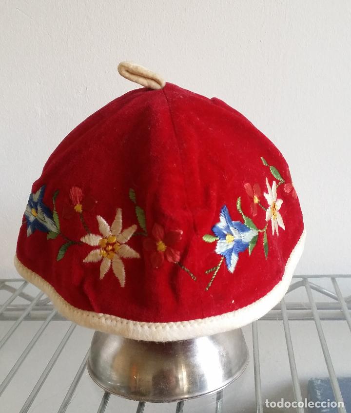 Antig&uuml;edades: Gorro antiguo bordado - Foto 2