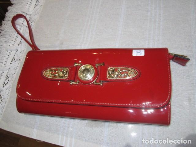 Antig&uuml;edades: Bolso rojo de charol. 30 x 15 cms. - Foto 1