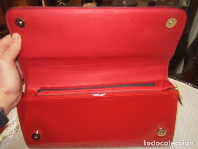 Antig&uuml;edades: Bolso rojo de charol. 30 x 15 cms. - Foto 5