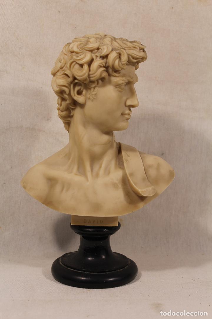 Antig&uuml;edades: david en resina con pie de marmol - Foto 2