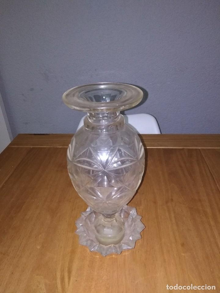 Antig&uuml;edades: Florero de cristal antiguo - Foto 1