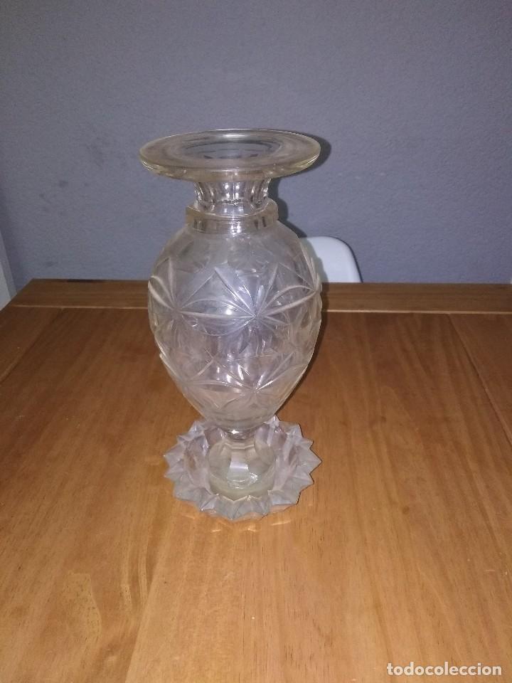 Antig&uuml;edades: Florero de cristal antiguo - Foto 2