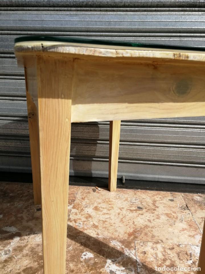 Antig&uuml;edades: Mesa madera color clara con cristal. - Foto 5