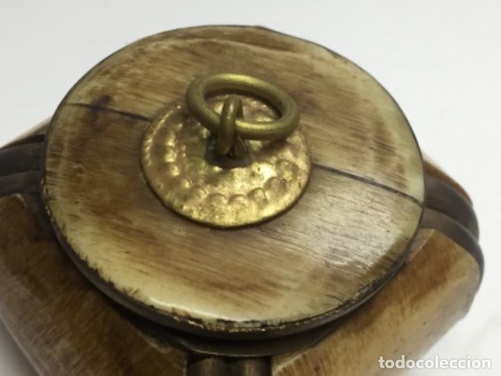 Antig&uuml;edades: Caja de bronce y hueso - Foto 4