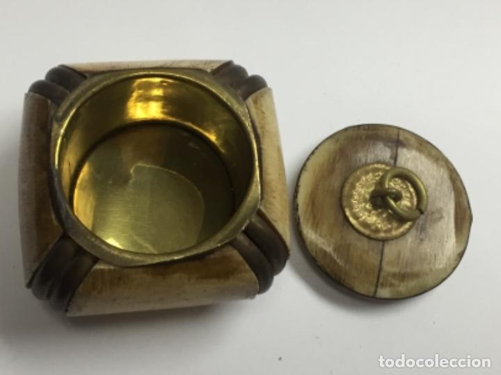 Antig&uuml;edades: Caja de bronce y hueso - Foto 6