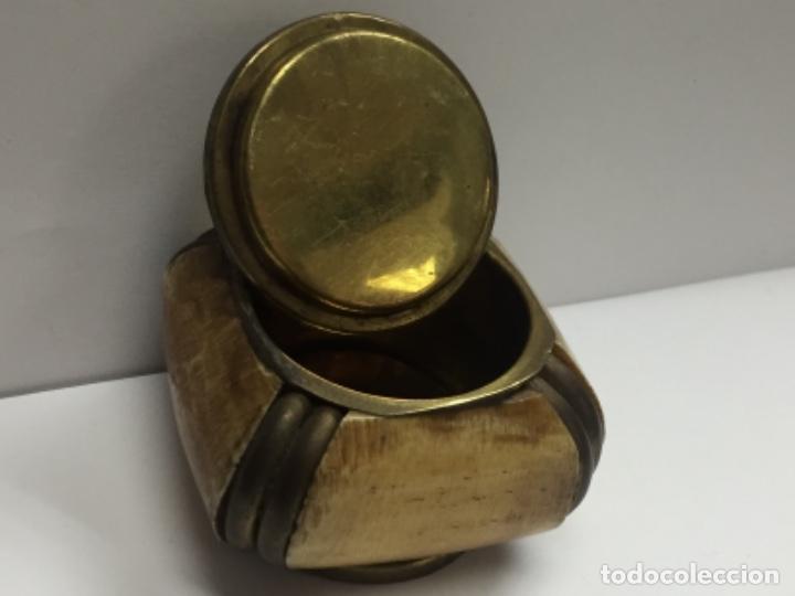Antig&uuml;edades: Caja de bronce y hueso - Foto 7