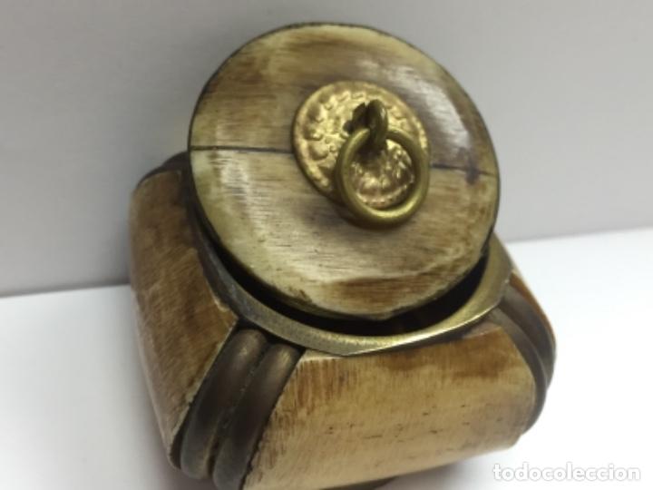 Antig&uuml;edades: Caja de bronce y hueso - Foto 8