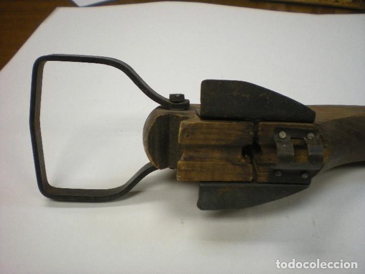 Antig&uuml;edades: BALLESTA INCOMPLETA L52CM - Foto 4