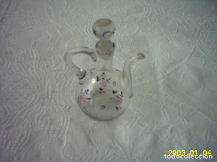 Antiquit&eacute;s: ANTIGUA VINAGRERA DE CRISTAL SOPLADO, PINTADA A MANO. 12 Cm.