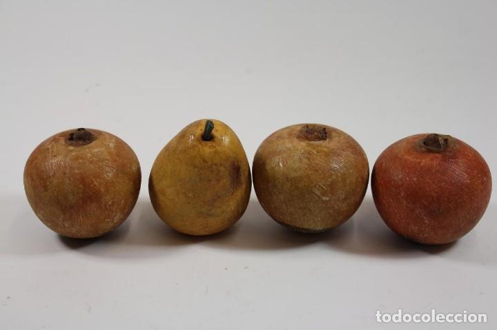 Antig&uuml;edades: Conjunto de frutas. 1900 - Foto 1
