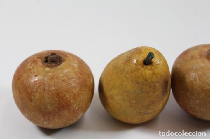 Antig&uuml;edades: Conjunto de frutas. 1900 - Foto 2