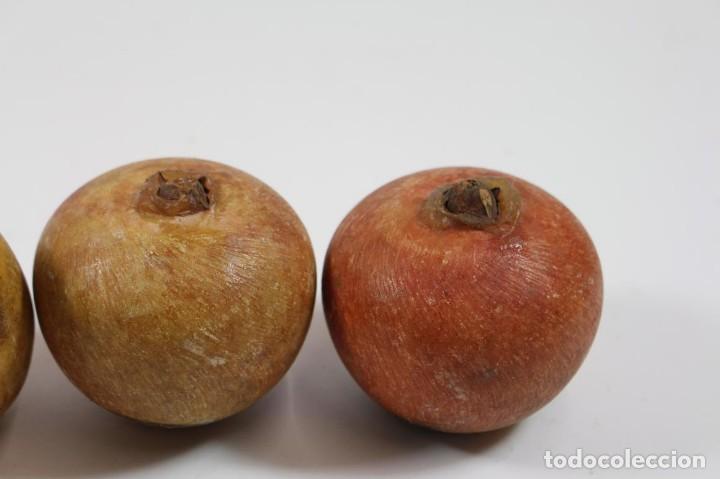 Antig&uuml;edades: Conjunto de frutas. 1900 - Foto 3