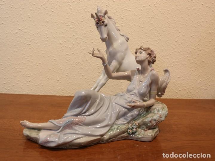 Antig&uuml;edades: Unicornio y Dama (Figura de Lladr&oacute;) - Foto 1