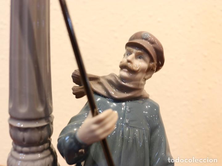 Antig&uuml;edades: El Farolero (Figura de Lladr&oacute;) - Foto 2