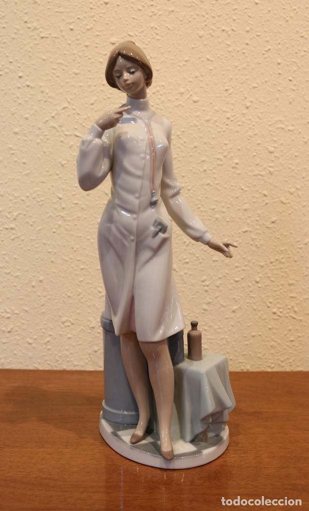 Antig&uuml;edades: Enfermera (Figura de Lladr&oacute;) - Foto 1