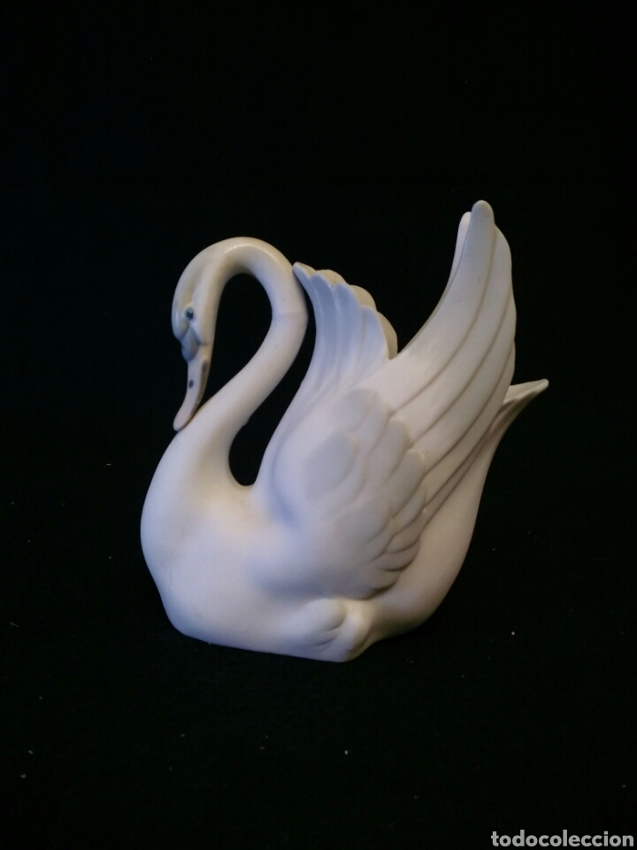 Antig&uuml;edades: Cisne de biscuit made in Spain - Foto 1