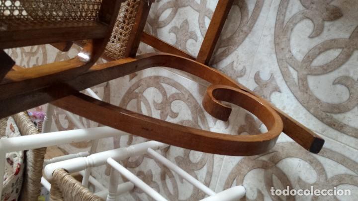 Antig&uuml;edades: Antigua mecedora estilo tonet - Foto 2